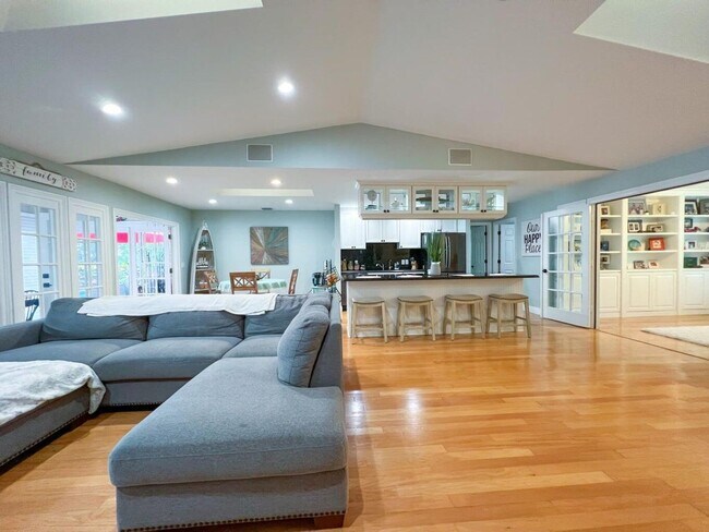 Building Photo - Palm City Home with Dock and Lift