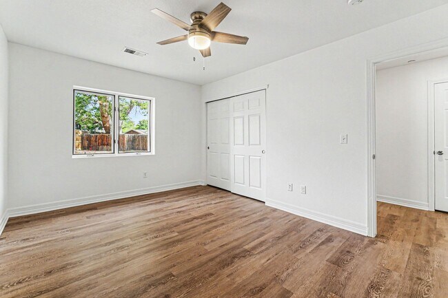 Building Photo - 1201 Raven Pl