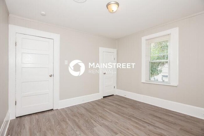 Building Photo - 3 Bedroom Pet-Friendly Home in Charlotte, NC with Main Street Renewal
