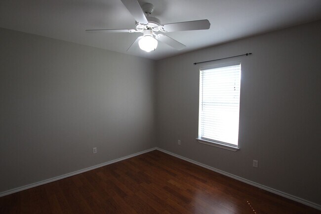 Building Photo - Stunning 4 Bedroom in Tyler! Available in ...