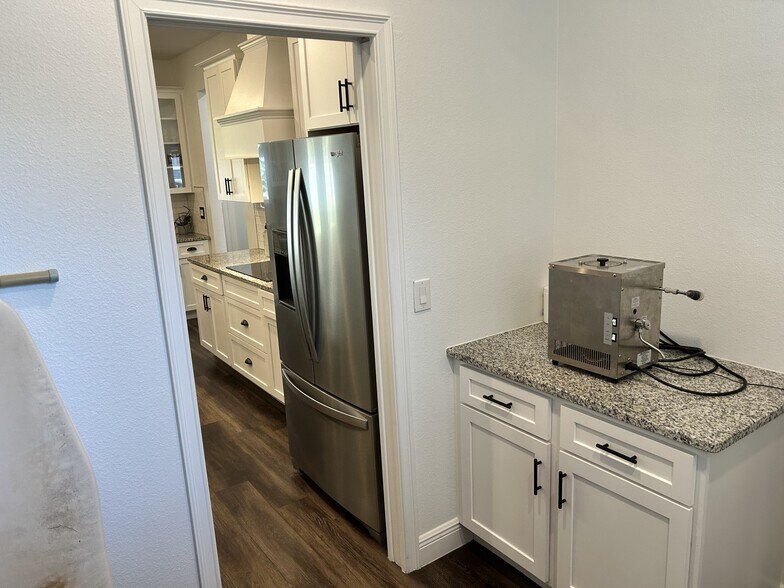 Building Photo - 223 Emmy Cv