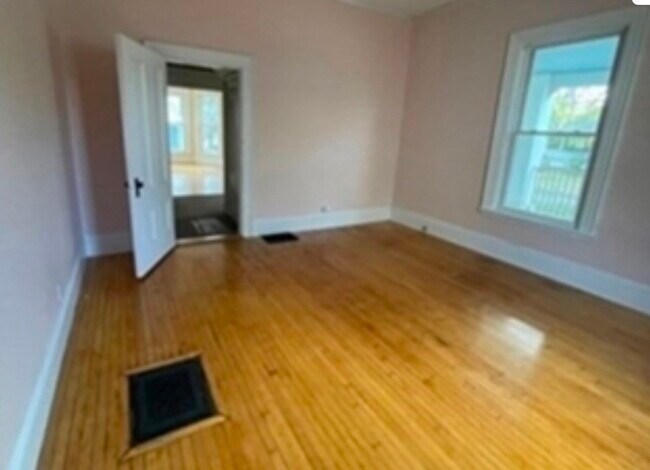 Building Photo - 84 Walker St