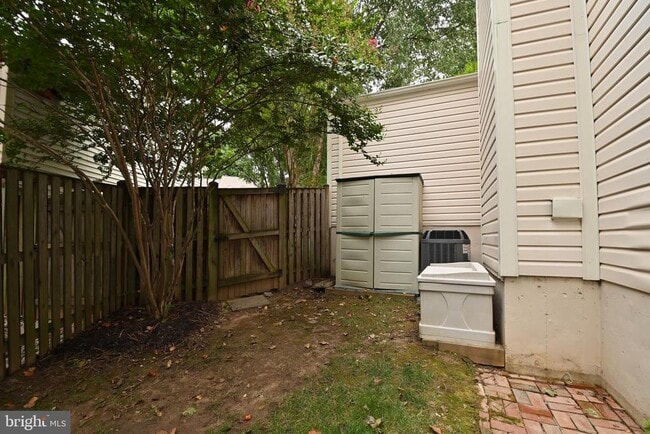 Building Photo - 10048 Wood Sorrels Ln