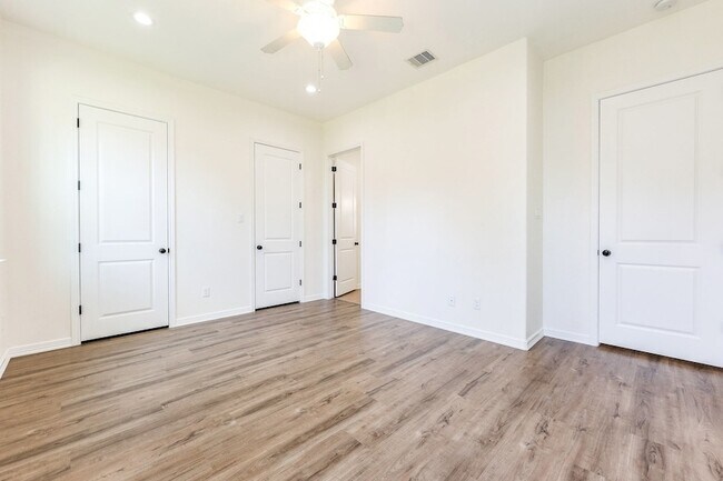 Building Photo - 427 Vane Way