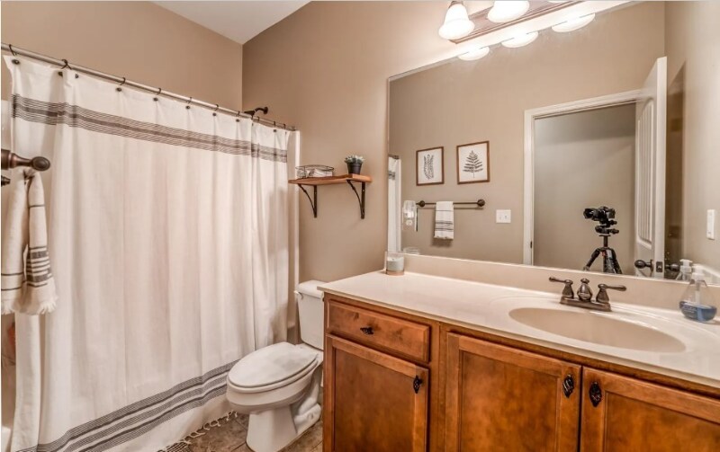 Building Photo - 10165 Carly Dr