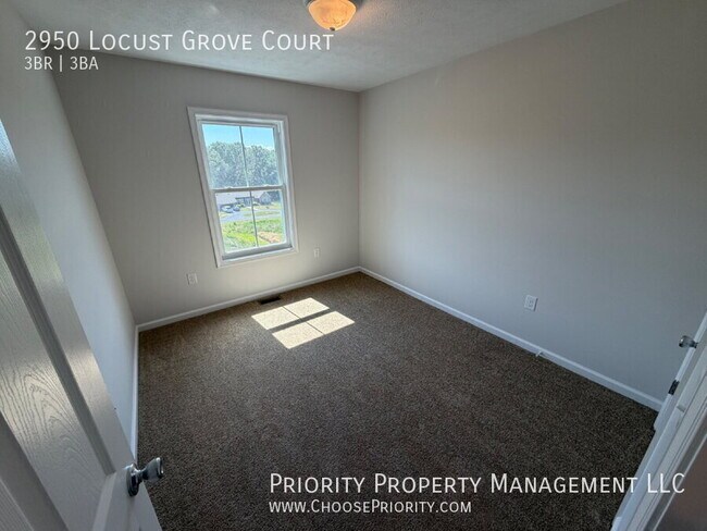 Building Photo - 2950 Locust Grv Ct