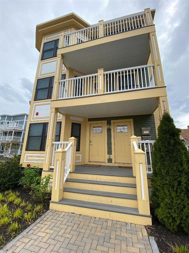 Building Photo - 116 Holland St