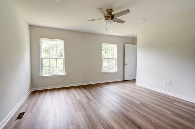 Building Photo - 301 Northfield Hts Ln