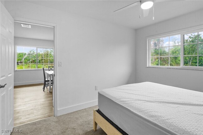 Building Photo - 1046 Periwinkle Way