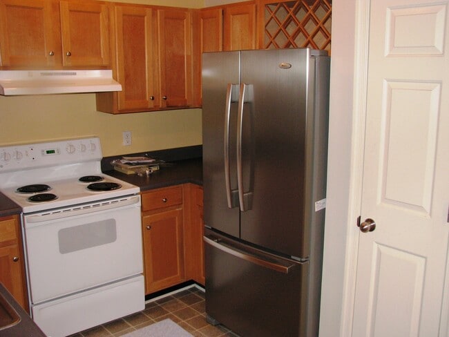 Building Photo - 260 Riverbend Dr