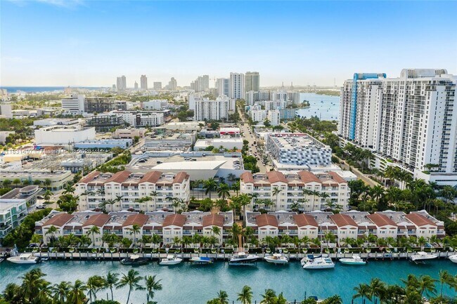 Building Photo - 1415 Sunset Harbour Dr