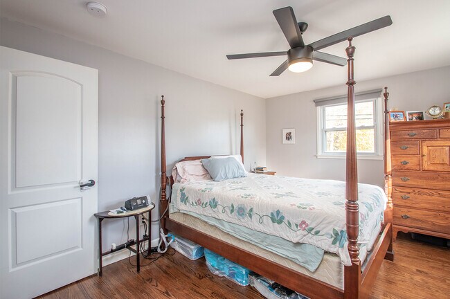 Building Photo - 425 Judd St