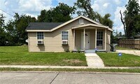 Building Photo - 2403 Elaine St