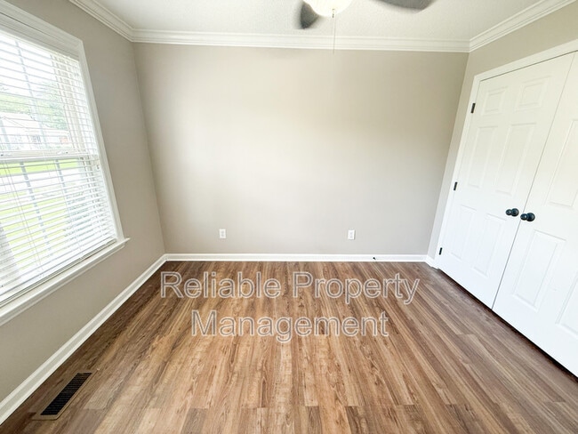 Building Photo - 805 Phillips Pointe Dr