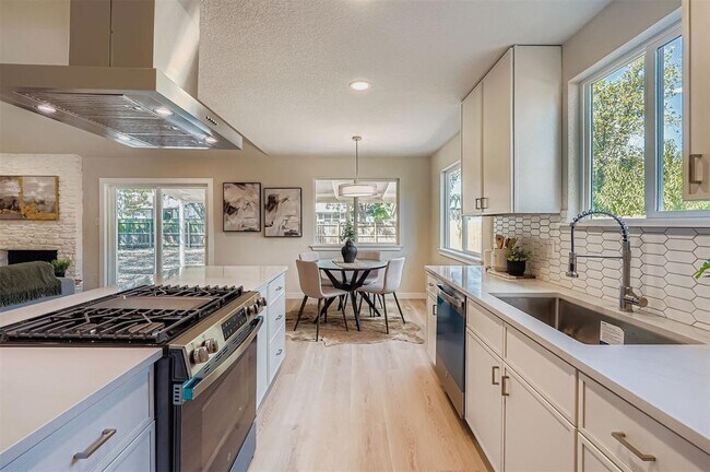 Building Photo - 7806 Whitsun Dr