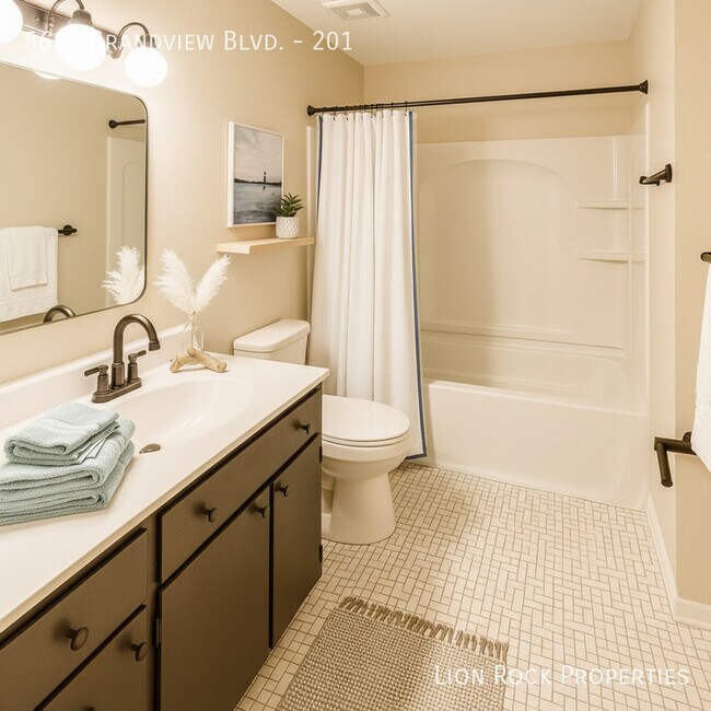 Building Photo - 5616 Grandview Blvd