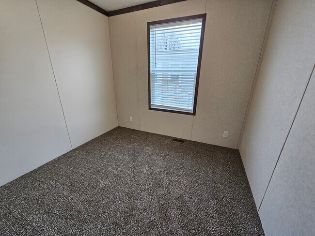 Building Photo - 46000 Geddes Rd