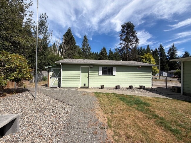 Building Photo - Updated 2 bedroom 2 bath manufactured home