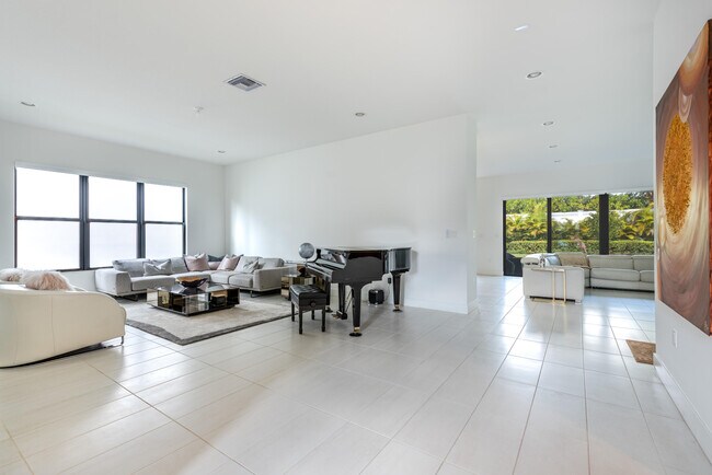 Building Photo - 8131 Laurel Falls Dr