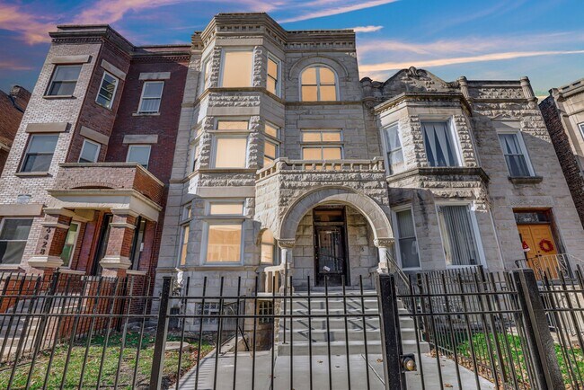Primary Photo - 6426 S Ingleside Ave