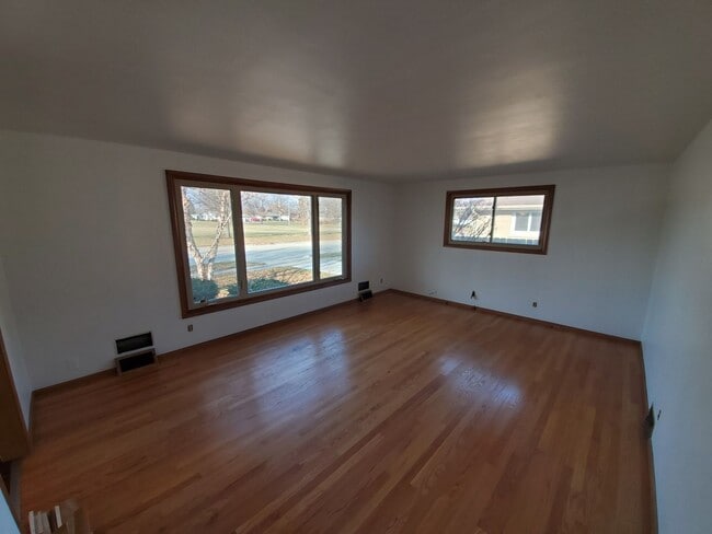 Building Photo - 3 bedroom Northside ranch