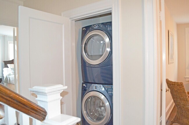 Building Photo - 16 S Somerset Ave