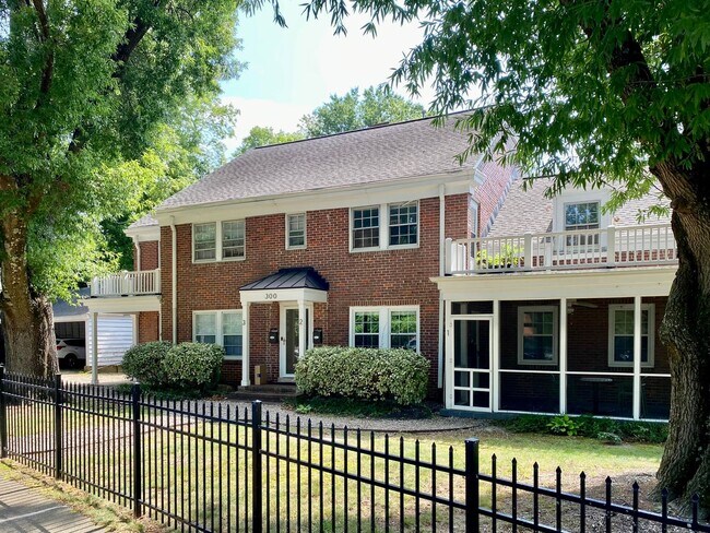 Primary Photo - 300 Horne St