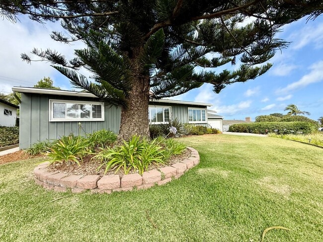 Building Photo - Beautiful 3BR/3BA Point Loma Home with Vaulted Ceilings & Central AC