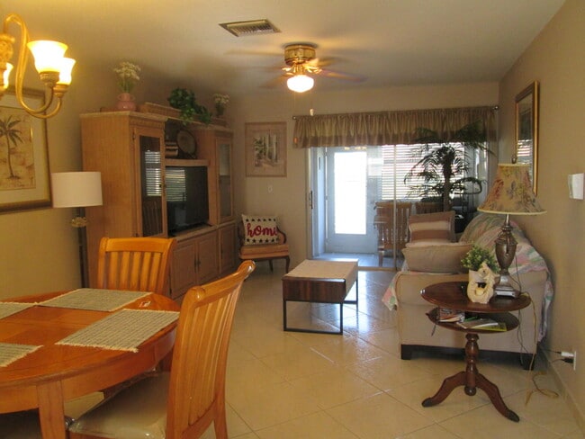 Building Photo - 2731 Barkley Dr W