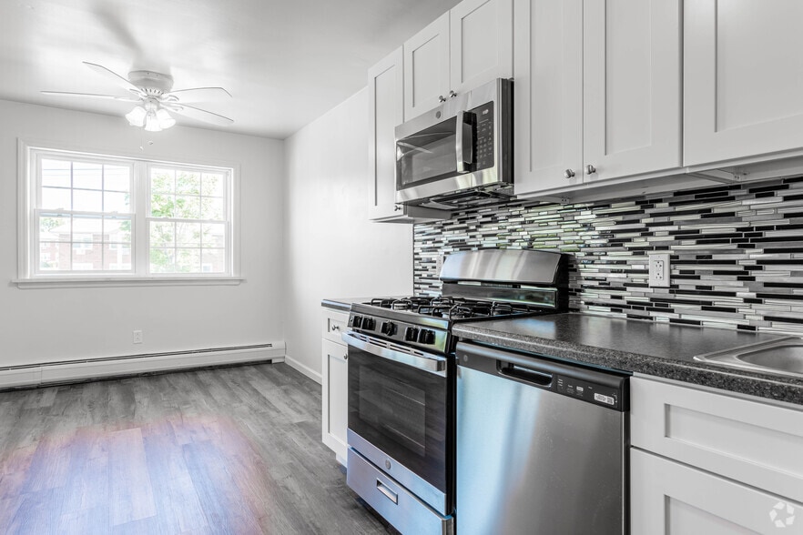 Kitchen - Stevens Manor Apartments