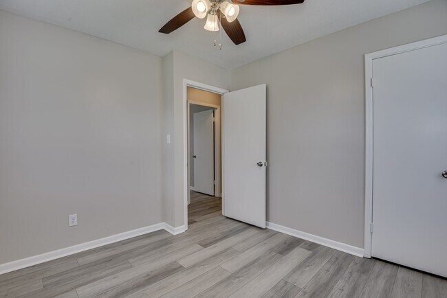 Building Photo - 250 Almon Ct