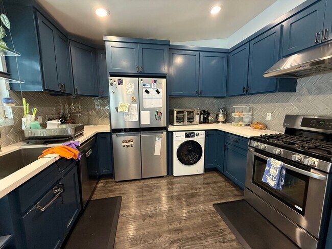 Building Photo - Now Leasing – 812 Merlin | $6,200/Month | ...