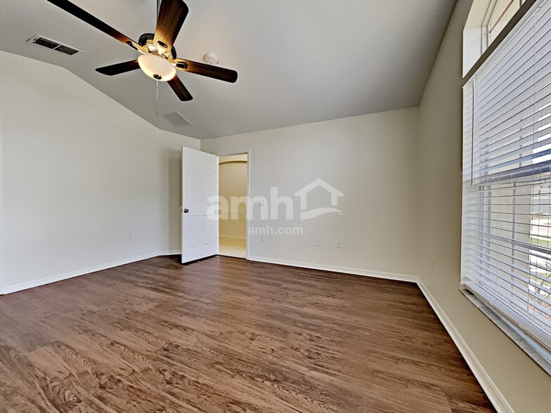 Building Photo - 16609 Rising Star Dr