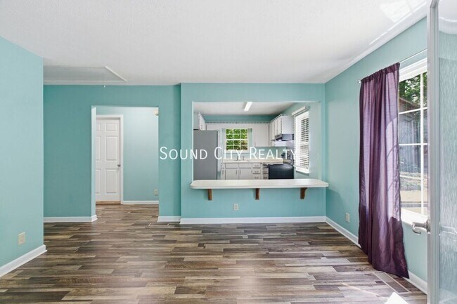 Building Photo - 7016 Bonnalake Dr