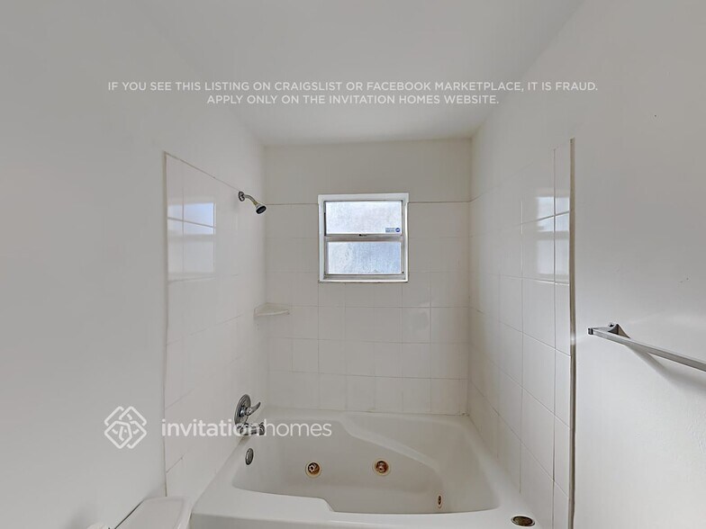 Building Photo - 9664 Carousel Cir S