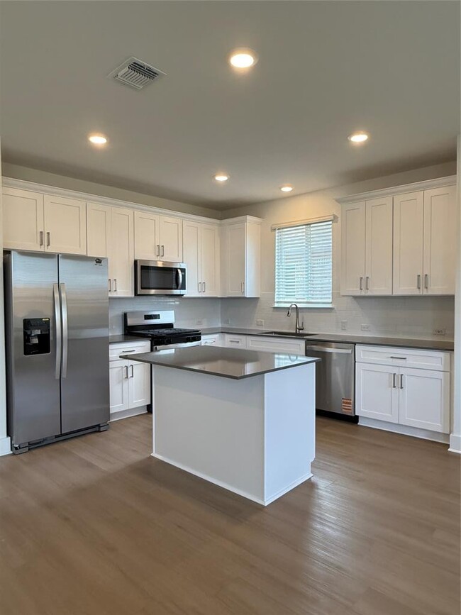 Building Photo - 593 Tailwind Dr