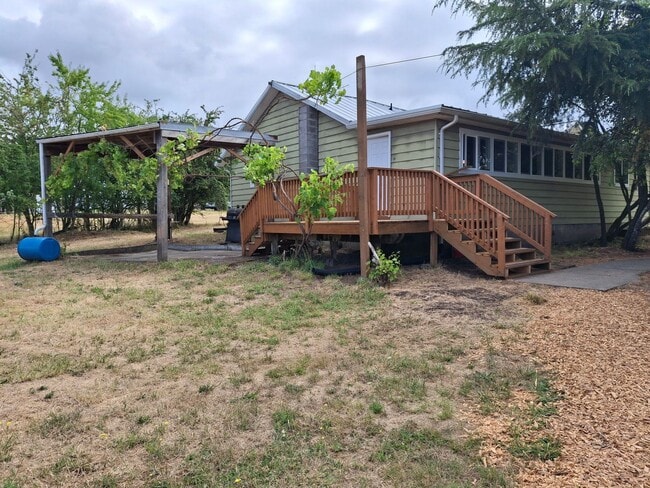 Building Photo - 4500 NW McLoughlin Dr