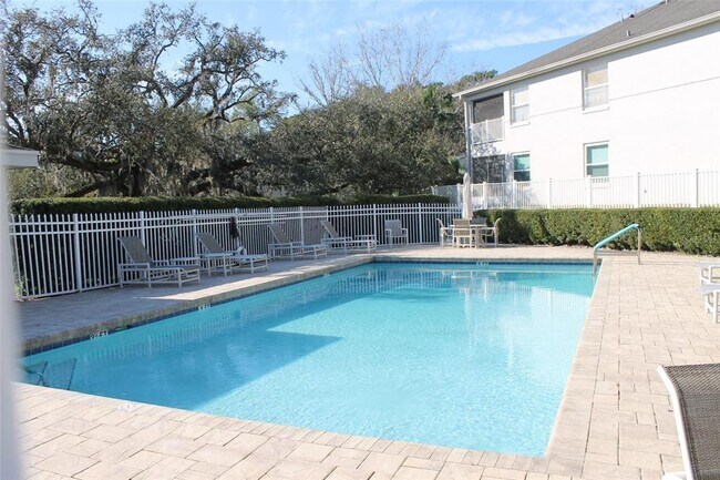 Building Photo - 550 Cranes Way