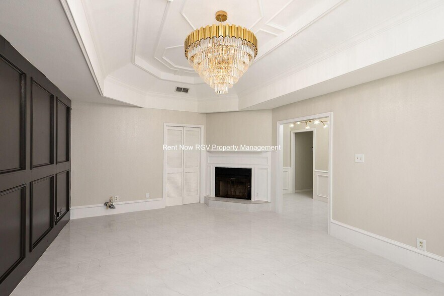 Building Photo - 818 Diana Dr