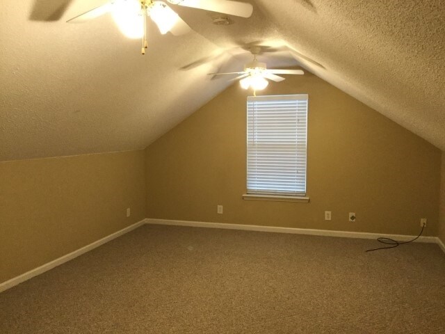 Building Photo - 4021 New Grange Cir