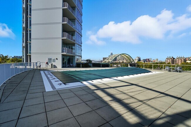 Building Photo - 400 Riverboat Row St
