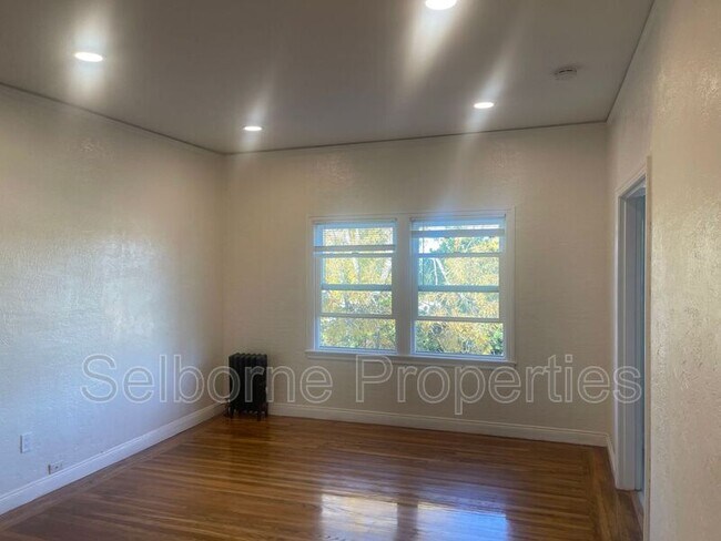Building Photo - 507 Forest St