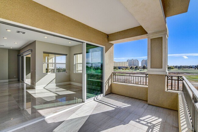 Building Photo - Mira Villa Condo