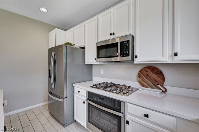 Building Photo - 372 Silva Pl