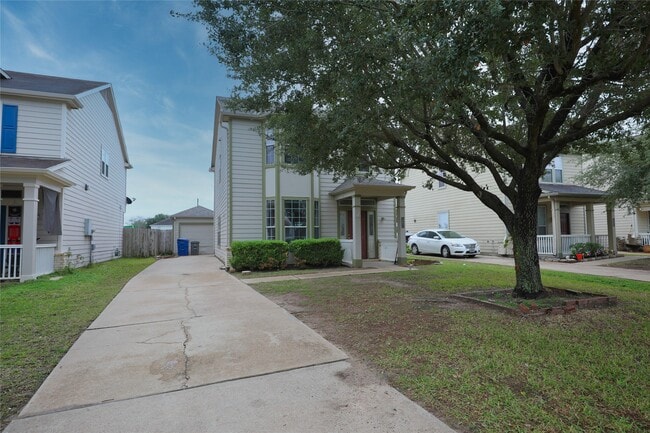 Building Photo - 18851 Sandelford Dr