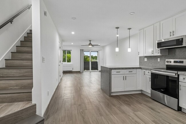Building Photo - 2065 Poplar Rd