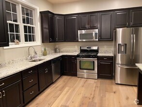 Building Photo - 3 Bedroom Luxury Townhome Rental for US OPEN!