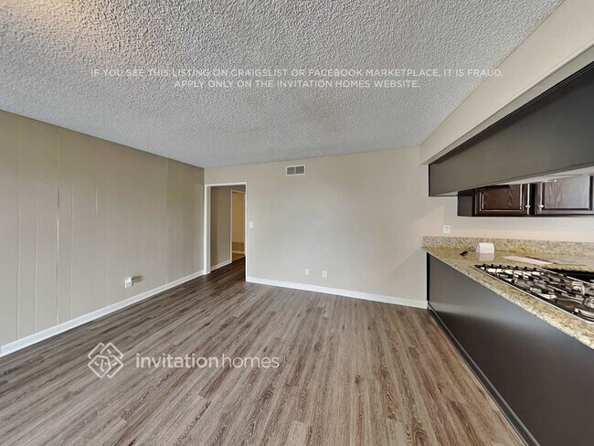 Building Photo - 1406 E Elsmere Dr