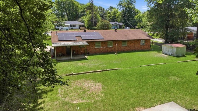 Building Photo - 801 Stewart St