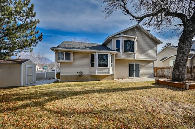 Building Photo - 8004 Old Barn Dr